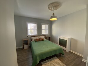1 bedroom, free WiFi, bed sheets - Lighthouse Walk - Full Floor Suite in the heart of Downtown (Saugerties)