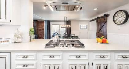 Newly Updated Modern Home Near Downtown & Airport!