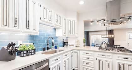 Newly Updated Modern Home Near Downtown & Airport!