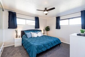 3 bedrooms, desk, iron/ironing board, WiFi