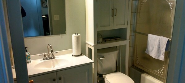 Combined shower/tub