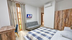 Standard Triple Room | Hypo-allergenic bedding, Tempur-Pedic beds, free WiFi, bed sheets