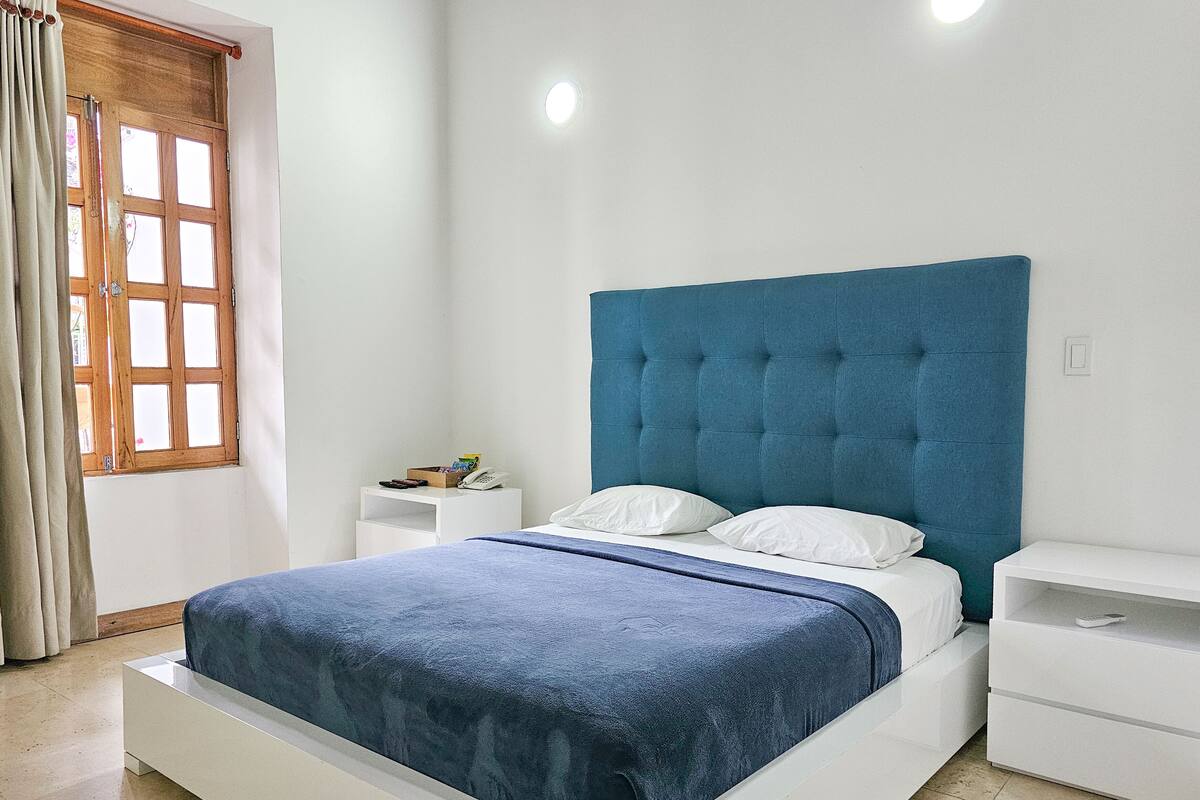 Habitación familiar | Ropa de cama hipoalergénica, colchones Tempur-Pedic, wifi gratis