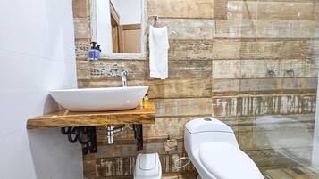 Standard Triple Room | Bathroom | Rainfall showerhead, heated floors, towels, soap