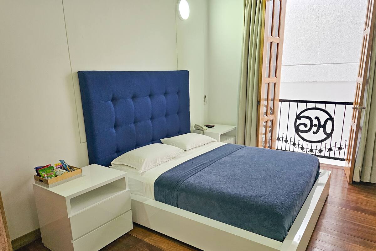 标准双人房 | 防过敏的被褥、泰普尔床垫、免费 WiFi、床单