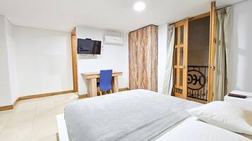 Hypo-allergenic bedding, Tempur-Pedic beds, free WiFi, bed sheets