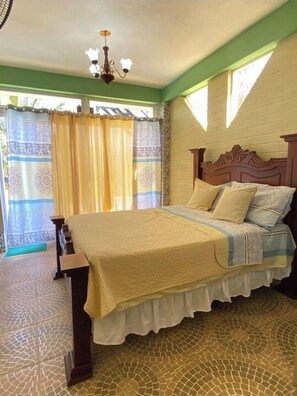 Tabla de planchar con plancha, wifi gratis, ropa de cama