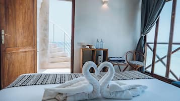 Cofres nos quartos, Wi-Fi de cortesia, roupa de cama