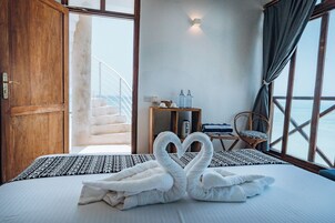 In-room safe, free WiFi, bed sheets