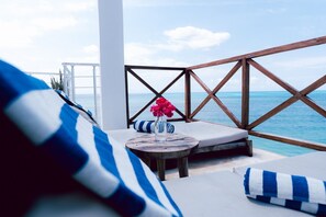 ロイヤル ルーム スパ浴槽 オーシャンビュー | セーフティボックス (室内)、WiFi (無料)、ベッドシーツ