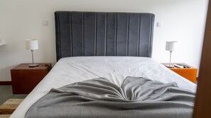 3 bedrooms, iron/ironing board, free WiFi, bed sheets - DOURO RIVER VIEW FAMILY RETREAT 3BD APARTMENT (Numão)