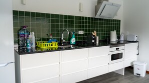 Refrigerador, microondas, horno, lavavajillas