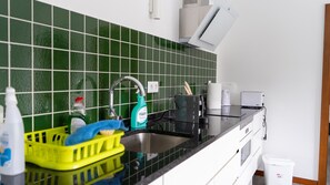 Refrigerador, microondas, horno y lavavajillas 