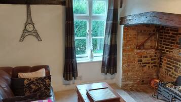 Rumah, Beberapa Tempat Tidur | Ruang keluarga | Televisi 30-inci dengan saluran TV kabel dan perapian