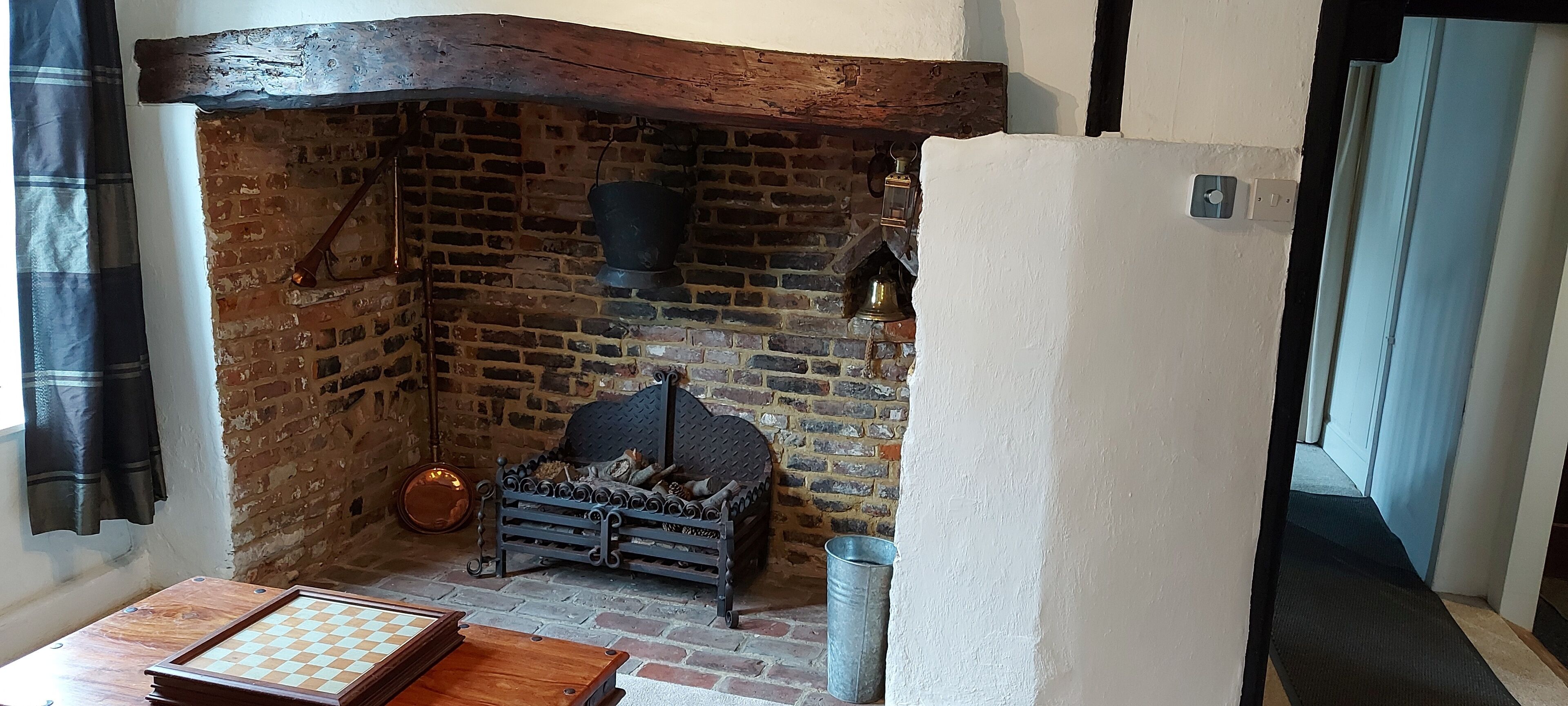 House, Multiple Beds | Living room | 30-inch TV with cable channels, fireplace