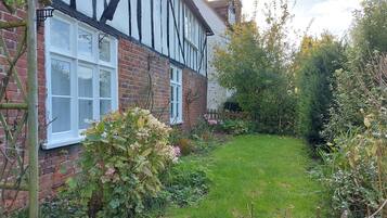 Rumah, Beberapa Tempat Tidur | Taman