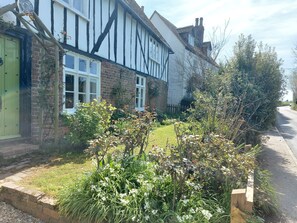 Property grounds - 3 Bedroom Period House in Wingham, Canterbury (Canterbury)