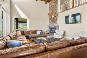 Smart TV, fireplace, DVD player, table football