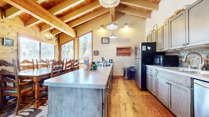 Kühlschrank, Mikrowelle, Ofen, Geschirrspüler