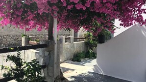 Unclassified image, 2 of 30, button - Kamara rooms in Naousa (Paros)