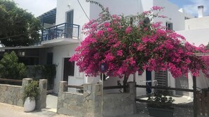 Unclassified image, 4 of 30, button - Kamara rooms in Naousa (Paros)