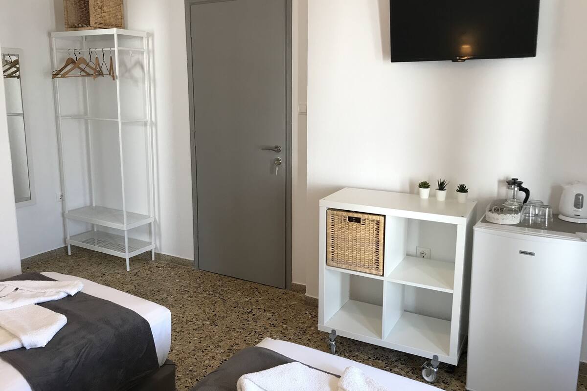 Twin Room | Rollaway beds (surcharge), WiFi (free), bed sheets