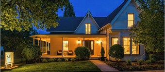 Kubli Haus - Suite #1 ~ Luxury, Style & Location, 1 block to Britt