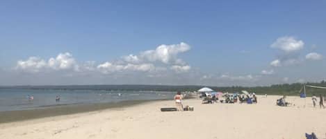 Plage, chaises longues