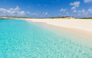 Beach towels - Seven Seas Grand-Turk - Island home New Rental !!! (Cockburn Town)