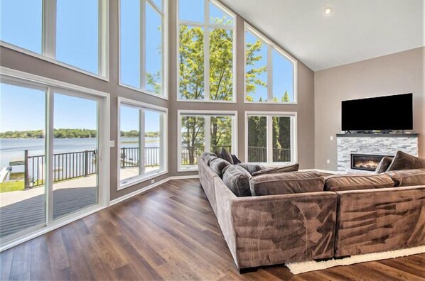 Smart TV, fireplace, books