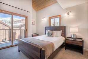 4 Schlafzimmer, Bügeleisen/Bügelbrett, Reisekinderbett, kostenloses WLAN