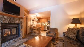 Televisión de pantalla plana, chimenea