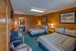 Desk, blackout curtains, soundproofing, iron/ironing board - Sabinal Inn (Sabinal)