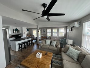 Smart TV - Newly Renovated, Like New.  Steps away from beach with ocean views. (Surfside Beach)