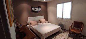 3 chambres, fer et planche à repasser