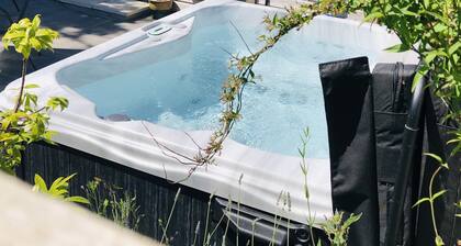 Seahorse Lodge - a hidden countryside gem with Hot tub