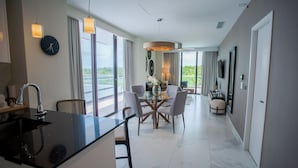 Ảnh chưa phân loại, 2 trong số 243 ảnh, nút