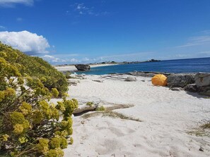 Beach nearby - Maison typique pour 4 personnes, jardin clos et fleuri, proche plage (Treffiagat)
