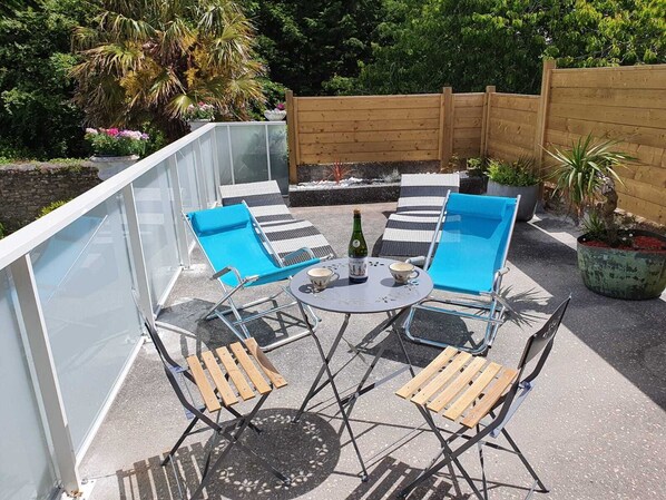 Terrace/patio - Maison typique pour 4 personnes, jardin clos et fleuri, proche plage (Treffiagat)