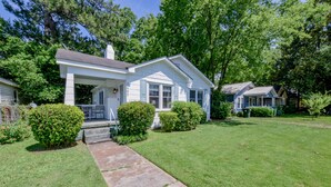 A single-story house with a front porch, a covered entryway, and a well-maintained lawn. - Bama Bungalow - Book for football season and more! (Tuscaloosa)