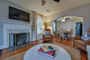 Smart TV, fireplace