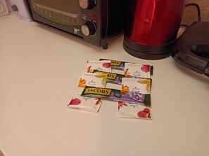 Deluxe-huoneisto | Yksityinen keittiö | Täysikokoinen jääkaappi, mikroaaltouuni, uuni, liesi