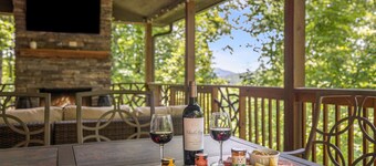 Luxury mountain home - lake, golf, tennis and more! Firewood included.