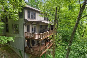 Property grounds - Luxury mountain home - lake, tennis, hiking and more! Firewood included. (Sapphire)