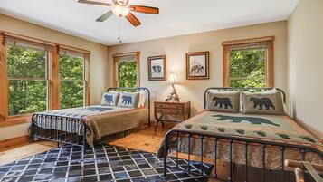 4 bedrooms, desk, iron/ironing board, travel crib