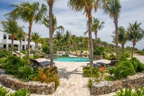 Outdoor pool - Ocean view apartment, Blue Bay Golf and Beach Resort (Willemstad)