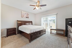 4 bedrooms, desk, iron/ironing board, free WiFi - “Luxury 4BR Denver Retreat, Sleeps 10+, Entertainment & Prime Location” (Denver)