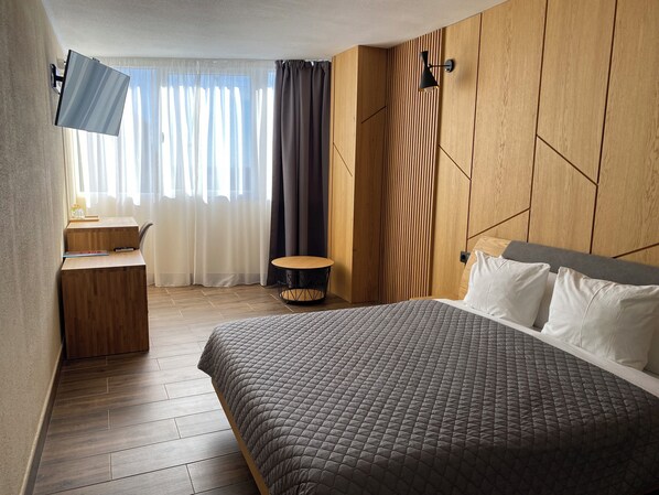 Coffres-forts dans les chambres, bureau, Wi-Fi gratuit, draps fournis