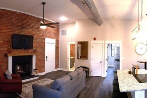 TV, fireplace