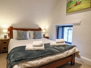 2 quartos, individualmente decorados, individualmente mobiliados